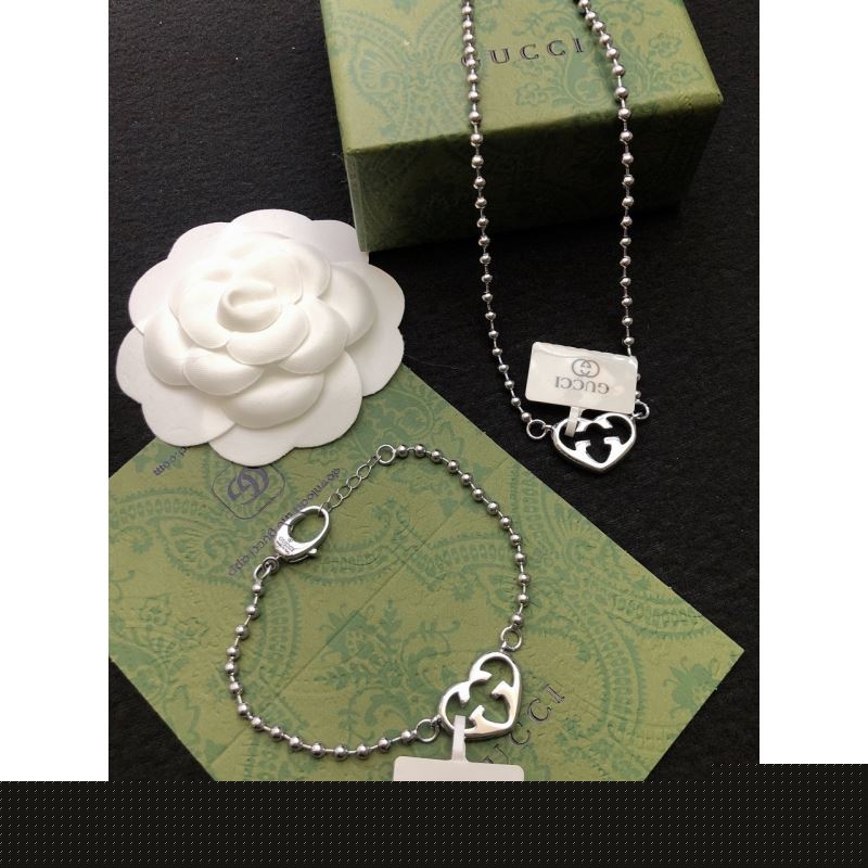 G*u*i bracelets